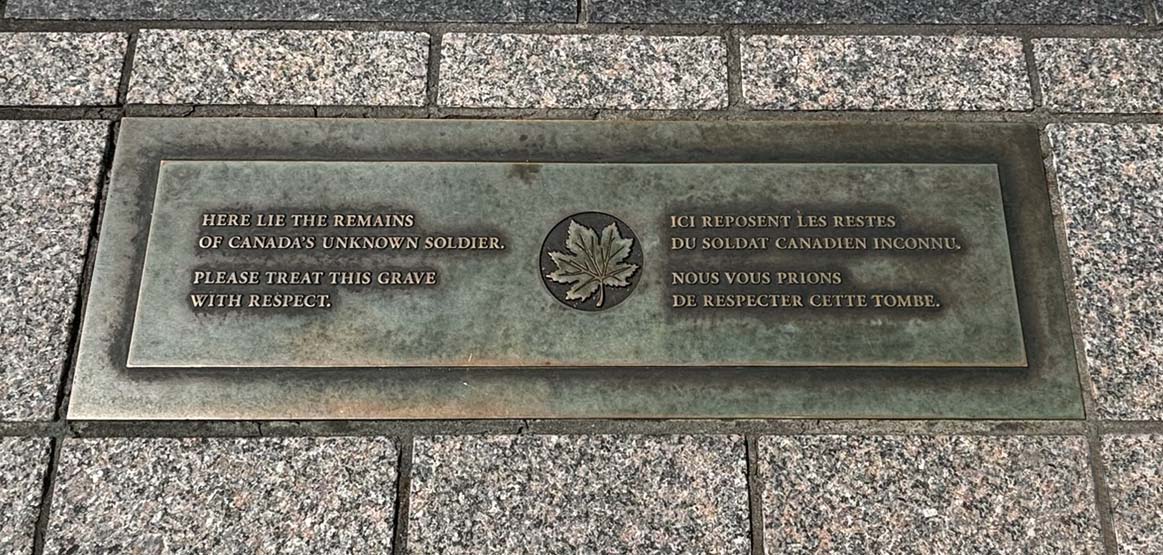 The plaque found at the base of the grave of the unknown soldier