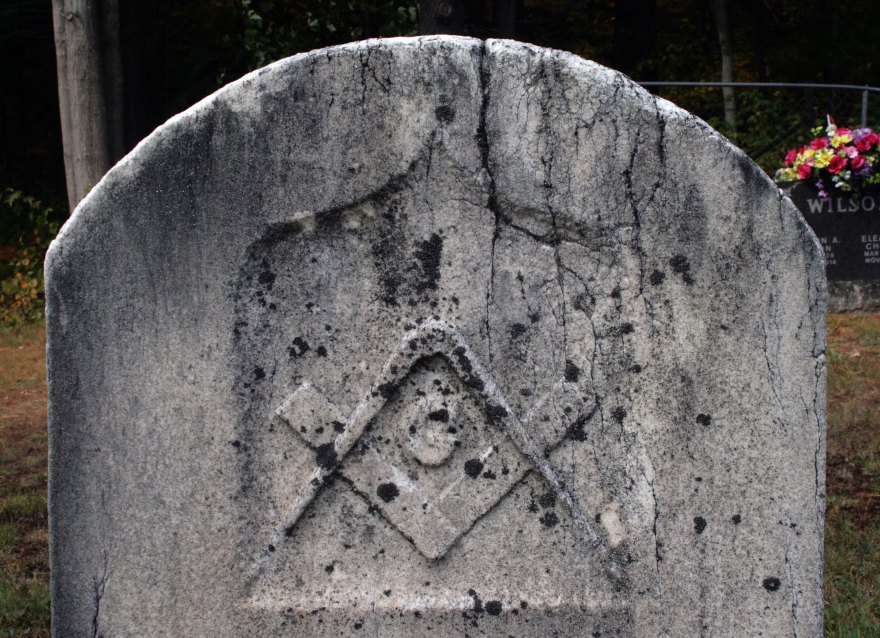 Square and compass symbol on a gravestone