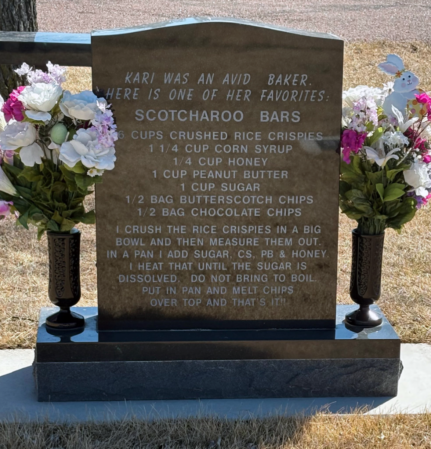 Gravestone of Kari Jo Lozenski