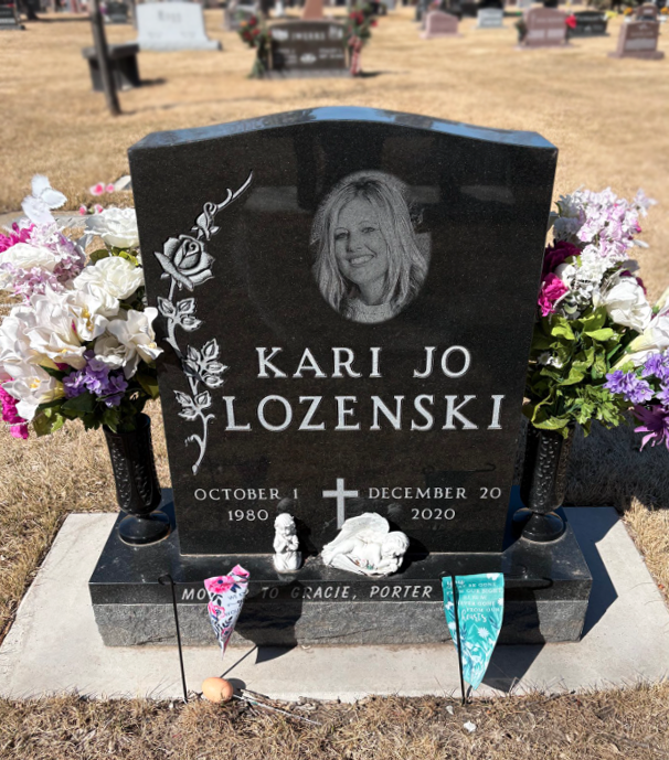 Gravestone of Kari Jo Lozenski. 
